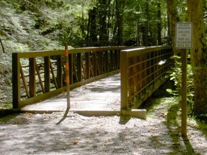 Footbridge at the end of the Tremont Road