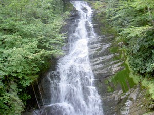 Finally there! Nice wind and mist coming off the falls for a warm day.