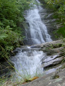 Some perspective on the main falls and small cascade directly below it.