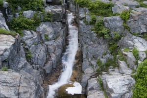 Flume Cascade was just back up the road a ways but I was too lazy to walk up to it.