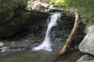 At roadside where the trail to Kaaterskill begins is Bastion Falls. 