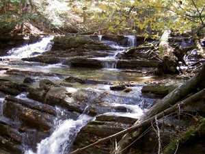 A smaller 20 - 25' cascade above the main falls