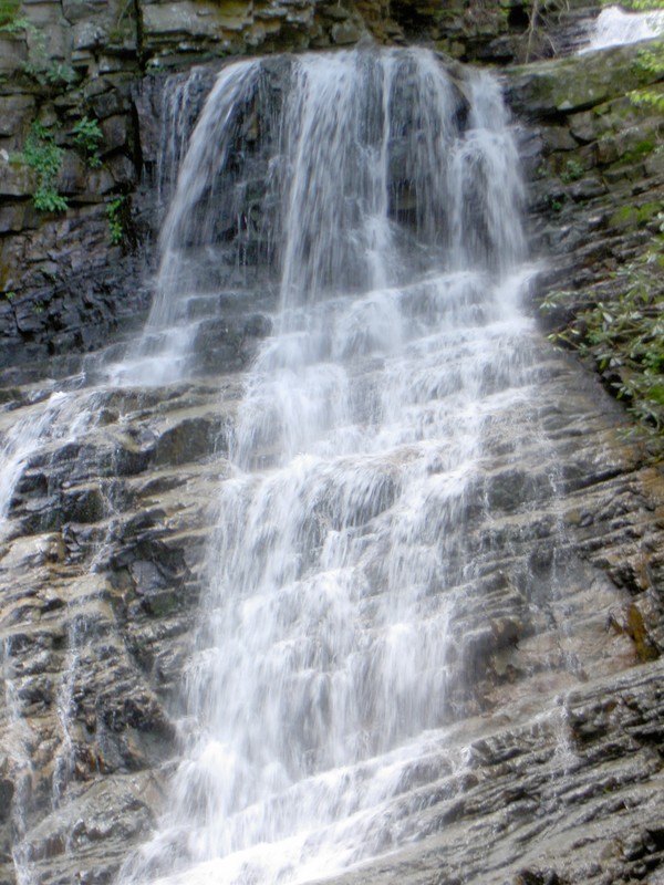 The falls, zoom.