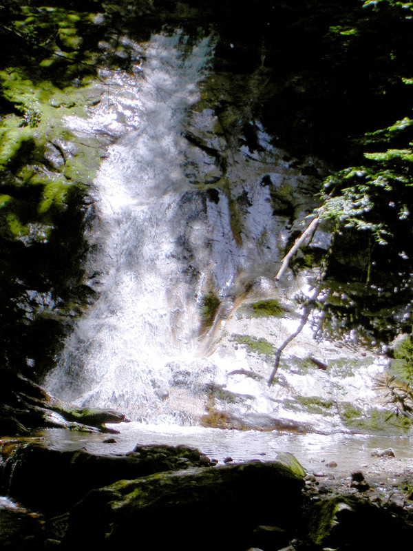 Close-up of the lower falls.